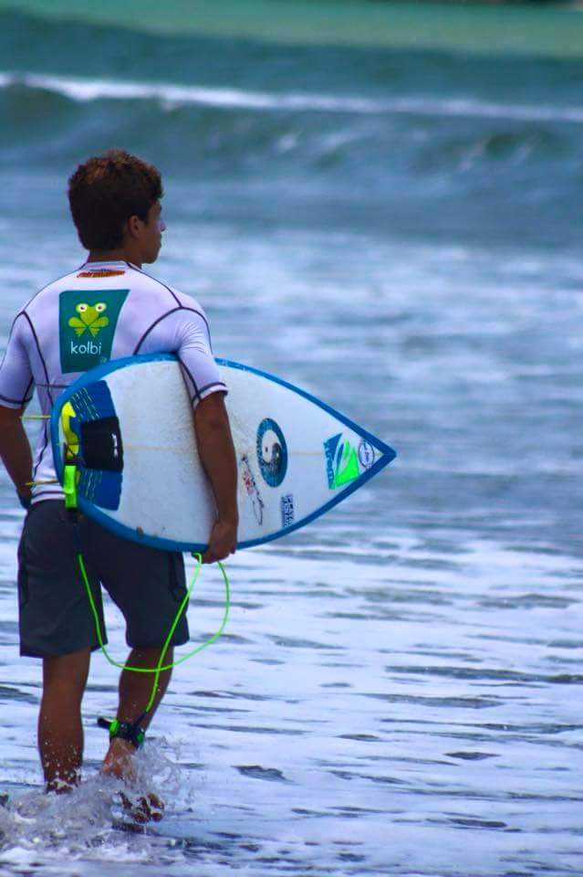ExtremeSurfShop's tweet photo. Felicitaciones al panameño Agustin Cedeño, gana 1er lugar Categoría Boys #CircuitoNacionalSurf Costa Rica @enazuero http://t.co/X6QR1hICe3
