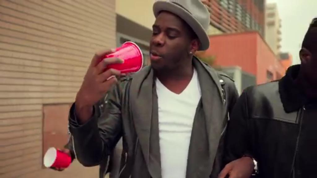 Na_No13's tweet photo. @SULTANOFFICIEL " Y'a même plus rien dans mon verre wesh " 😂😂 #Dead #RaptaTonight http://t.co/0C2wVBRhNo
