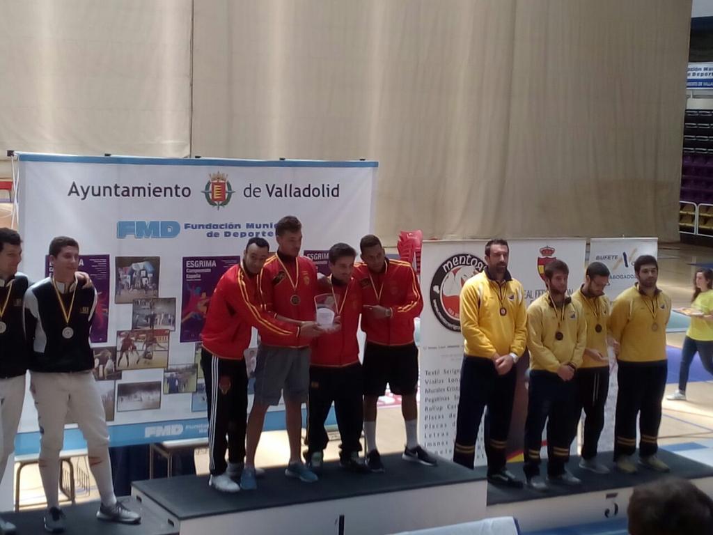 Cubells_ESP's tweet photo. Campeones de España senior!!! Recompensa a nuestro esfuerzo!! @OlimpicoEsgrima @YPereiraPodium @guilleonee #Aissam http://t.co/fEHJH61PXX