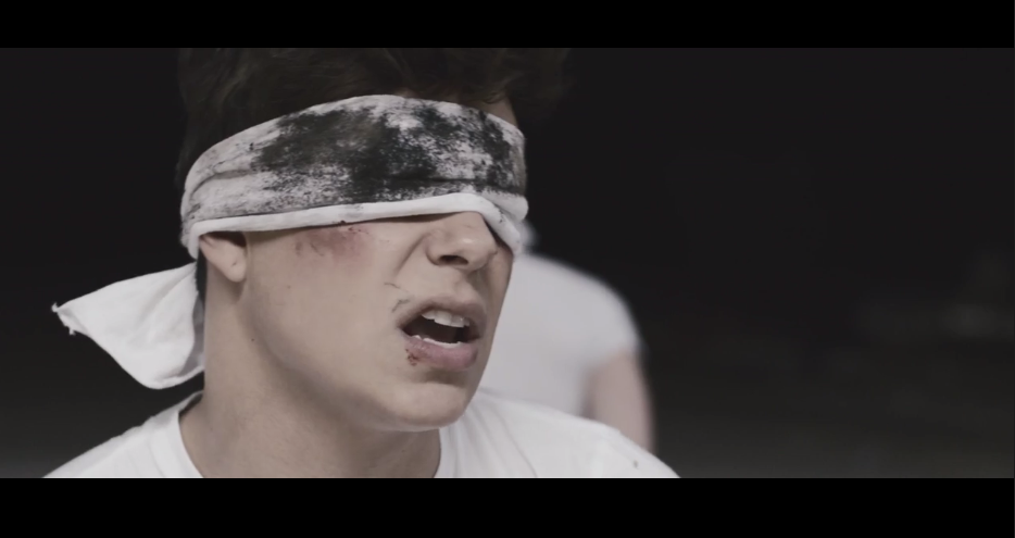 MidnightRed_Spa's tweet photo. Thomas y su "tryna break the chains but the chains only break me" me pone la piel de gallina. #MidnightRedChains http://t.co/f72x0Qrx53
