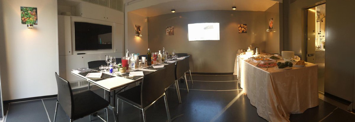 Dinnertime on the first rest day of "<a href="/giroditalia/">Giro d'Italia</a> #Giro2015  great to have "<a href="/JesperSaler6/">pedalchef</a> down here to help me👍🏻