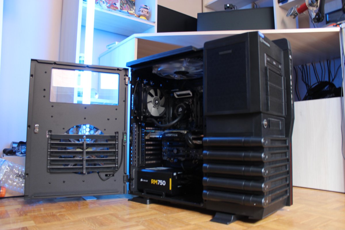 Cyril_mp4's tweet image. Nouveau pc ENFIN! :D
Merci @TopAchat je suis prêt à détruire le monde avec ça.
#RT ce tweet gagner 50€ sur le site!