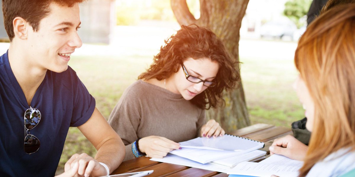 CouponPartners's tweet photo. #Students Focus Better When They’re Standing http://t.co/K98VKsz3mW http://t.co/vKsSfMSZdC