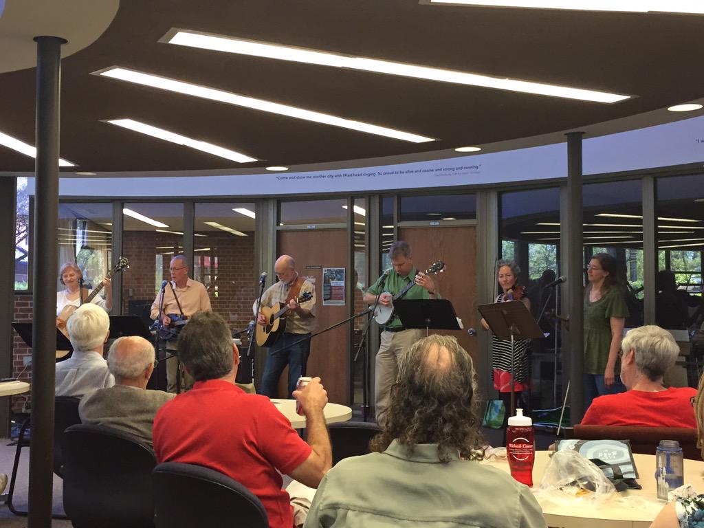 elnemcek's tweet image. One of my favorite parts about working at Lake Forest College are the facstaff concerts at lunch time. #fastandcheap