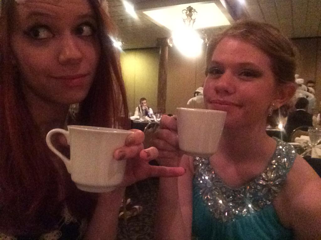 mariscrane8's tweet image. And here's my blood related sister &amp;amp; I looking classy and confused as usual @qbabes_ #Itsclean 😹😹😹#sisterlyloveorw/e