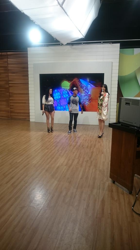 Interativo1's tweet photo. A animação não para com a banda espartilho! http://t.co/D5bKnftSRE