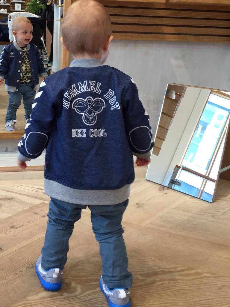 PeterK1002's tweet photo. My favourite guy trying out new #Sneakers http://t.co/59N6HxVxmh