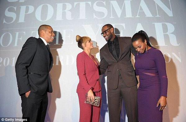 MrRedMartian's tweet photo. Get you a woman who loves you the way Beyoncé loves Lebron James http://t.co/hNsNV8UK22