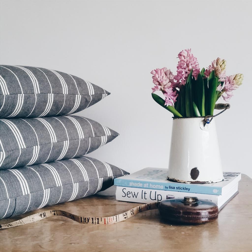 harryandfrank's tweet photo. Homemade cushions and some new fabrics...
#vintage and #homemade #home
#homemadecushions #derbyshire

X http://t.co/CwiCxZdBhV