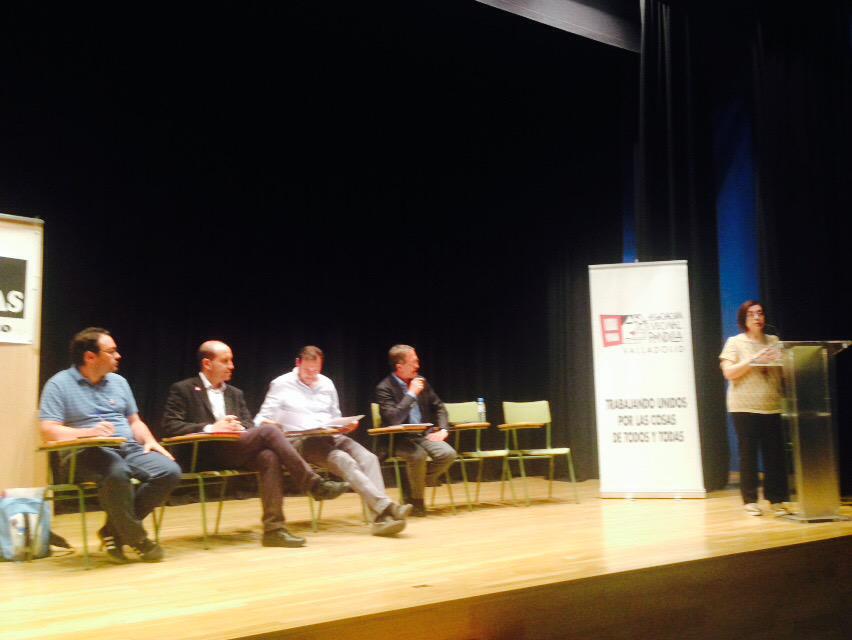 .<a href="/oscar_puente_/">Óscar Puente</a> en #debate <a href="/avrondilla/">AV Rondilla</a> El candidato de <a href="/CiudadanosCs/">Ciudadanos 🇪🇸🇪🇺</a> #Valladolid ya es como #LeonDeLaRiva, no debate.