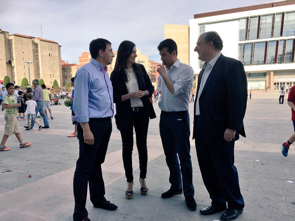 PSOE_CyL's tweet photo. .@luistudanca @CarmenMonton @Cabero2015 y @FerPablosRomo previo #ActoPúblico en #Salamanca. 
#GobernarParaLaMayoría http://t.co/P9MEYooLrD