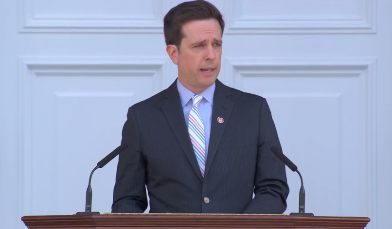 totalfratmove's tweet photo. Ed Helms’ Commencement Speech At UVA Is Fantastic &amp; Includes Roast Of Rolling Stone (Video) >> http://t.co/VHqFyQWmzM http://t.co/eig6qb20dO