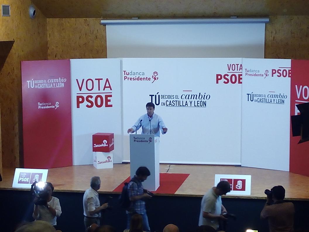 jse_salamanca's tweet photo. Comienza por el discurso de @FerPablosRomo : para lo q hemos propuesto y ellos han votado NO, el cambio llega el 24M http://t.co/3arZrNZq4Q