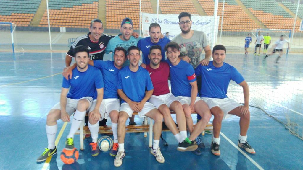 sergioCamposdh5's tweet photo. Fin a una temporada de  ascenso,de campeones y de un buen grupo de amigos. @FSLASGANCHOSAS @alexpascuale21 @isaac_v_m http://t.co/rsrtlEeEDl