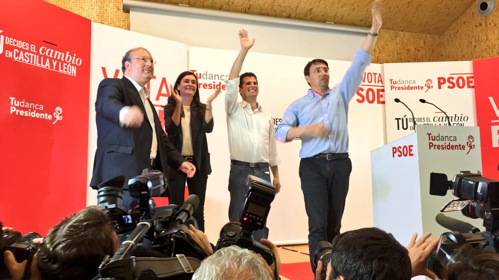 PSOE_CyL's tweet photo. .@luistudanca @CarmenMonton @Cabero2015 y @FerPablosRomo acceden al #ActoPúblico #Salamanca. 
#GobernarParaLaMayoría http://t.co/miFLyCqFjw
