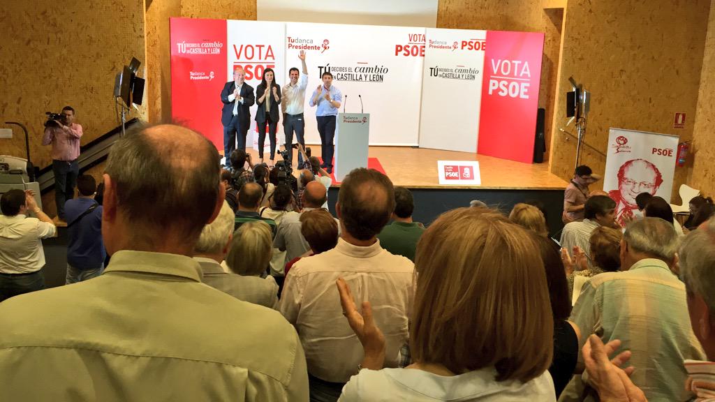PSOE_CyL's tweet photo. .@luistudanca @CarmenMonton @Cabero2015 y @FerPablosRomo acceden al #ActoPúblico #Salamanca. 
#GobernarParaLaMayoría http://t.co/miFLyCqFjw
