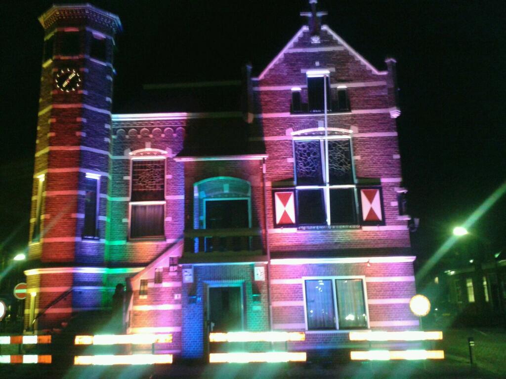 KRNederland's tweet photo. #Worldcontest.
Send your pictures of your #Townhall #Building to @KRNederland.
Win #Artsupplies of @BRHilversumkoop http://t.co/HcCcQNdKML
