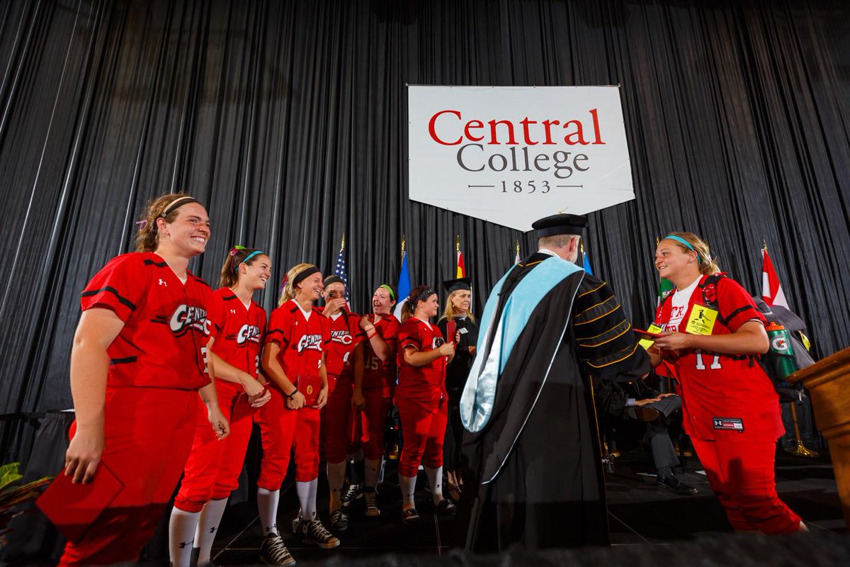 After the DIII Super Regional, <a href="/CentralDutch/">Central Dutch</a> seniors received a standing O at Commencement: bit.ly/Centralgrad