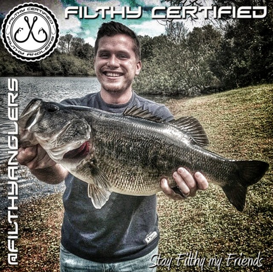 filthyanglers's tweet photo. Another new team member pulling in a monster slob. 9.7 lb out of the Sunshine State. #CertifiedFilthy #Teamfilthy #FL http://t.co/dTs5f44r8C