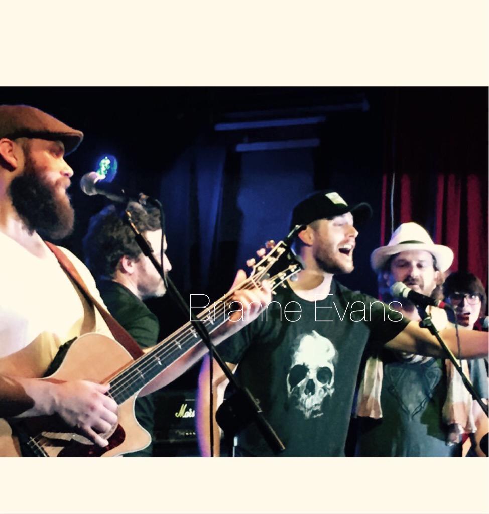gabri90it's tweet photo. We are luckiest guys in the world. Thanks to JIB #JIB6pic #JIBCON6 #JusInBelloCon #Supernatural @JusInBelloCon http://t.co/CaZlijdL2Y