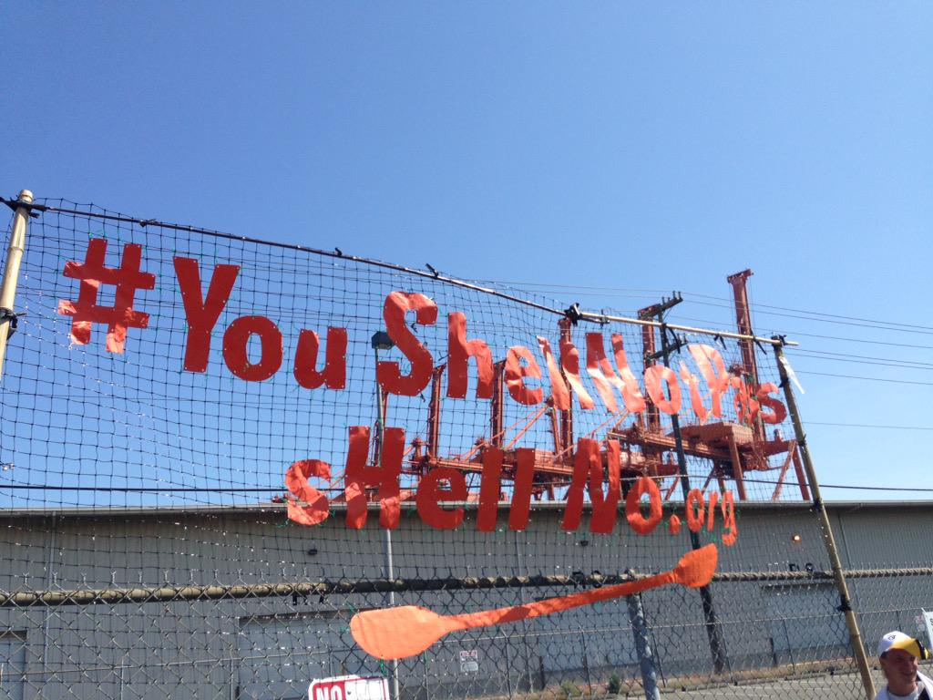 PriceofOil's tweet image. Some work happening at port but bulk has been turned away! Hundreds stand strong. #YouShellNotPass #ShellNo