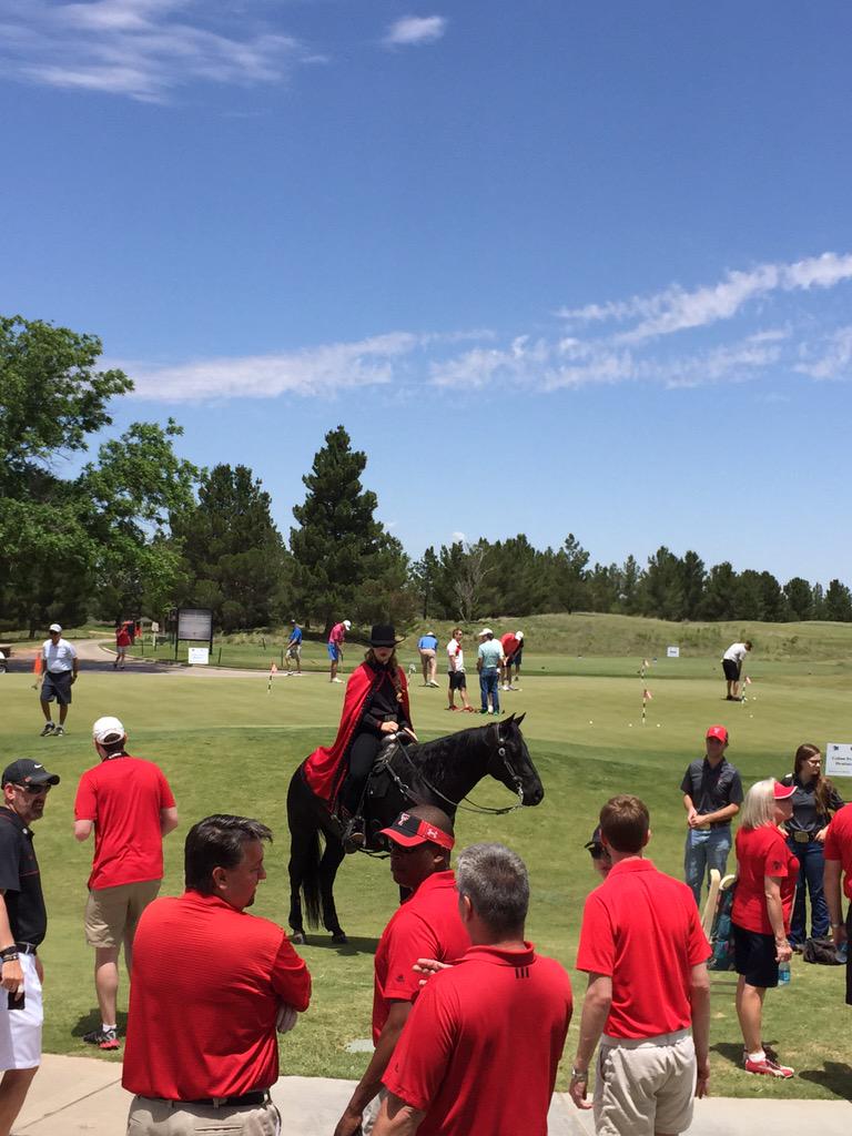 therawlscourse's tweet photo. #FearlessChampion visiting #RawlsCourse today for alumni tournament #PlayTroon #GunsUp http://t.co/8MT3DKgIuS