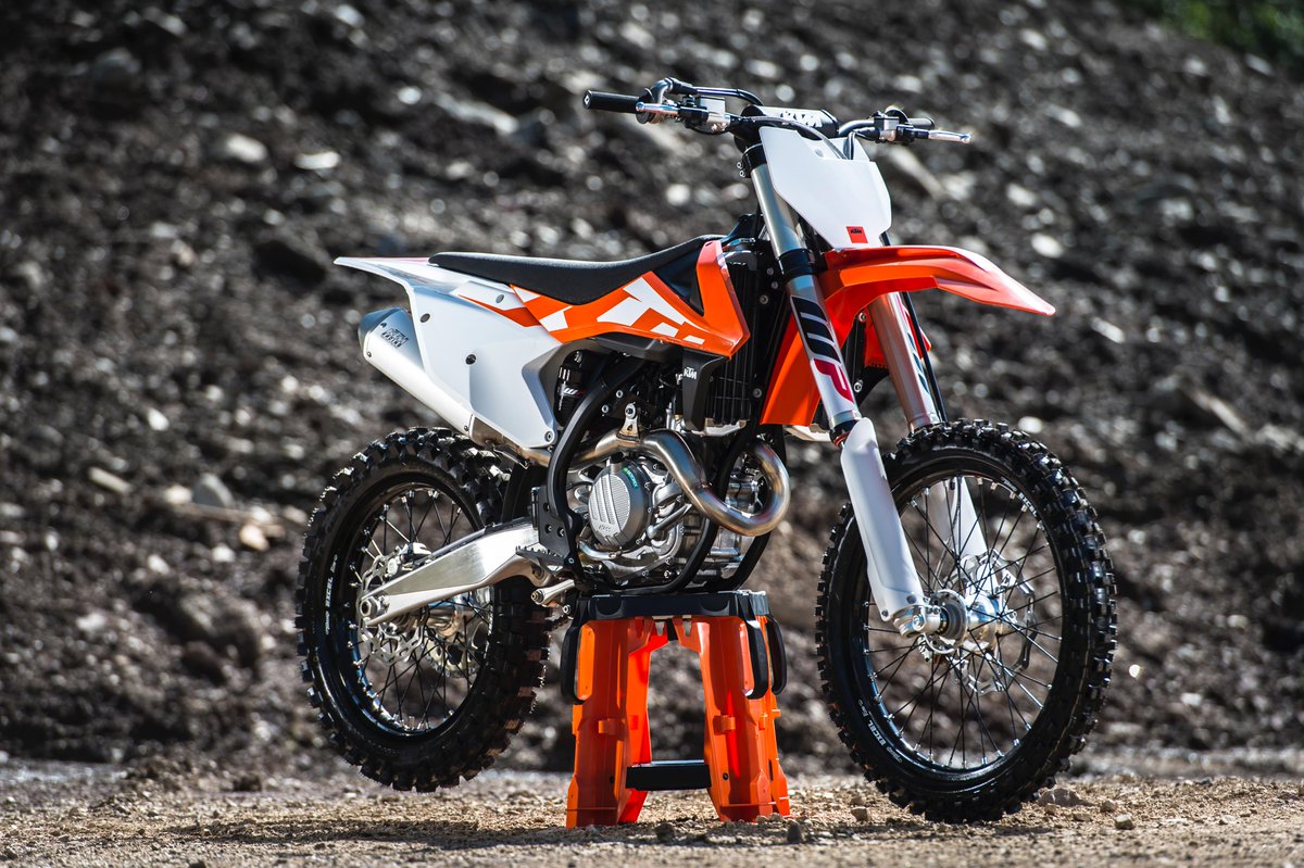 KTM_Racing's tweet photo. Here's a closer look at the new KTM SX MY 2016 - just revealed in Maggiora, Italy http://t.co/C7FUxPem5U