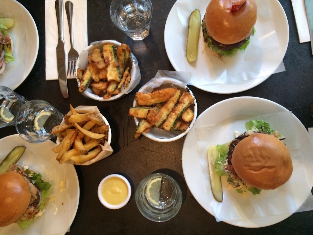 FCUK's tweet photo. #FilthyHot Monday's at @byronhamburgers 🍔🍟 #SummerAtByron http://t.co/zTuJmgnADV