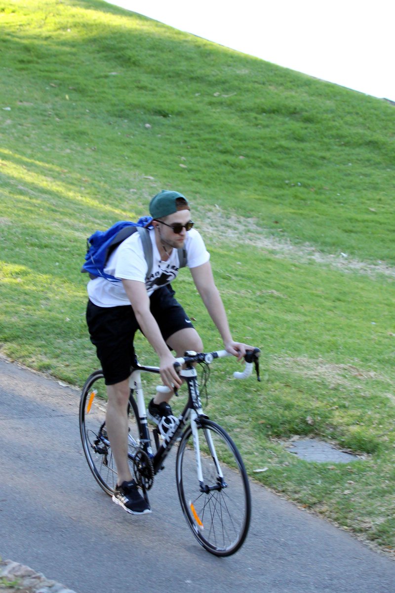 girlstuff411's tweet photo. It’s obvious Rob loves bicycling. #AussieRob #NYRob #RobertPattinson http://t.co/cGfRF9fV4O