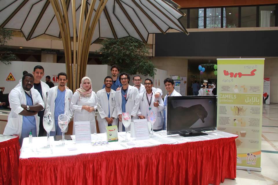 Know_Corona's tweet photo. فريق Know Corona مع مشرفة مشروعنا الدكتورة مها العلاوي http://t.co/DxiBsg191w