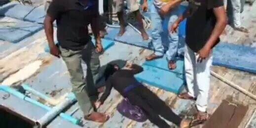 nawar_amina's tweet photo. 100% muslim Raajje gai Anbimeehaa ah aniyaa kurumun Rf 200/- joorimanaa kurun!
Bala eh nuganevey!
#JusticeNotFines http://t.co/vYMiUsVLFD