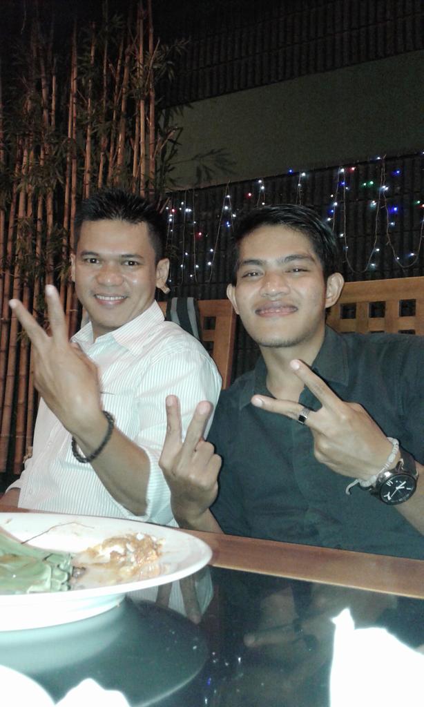 Dwi_Althof's tweet photo. Diner with Acct. Team http://t.co/3eExmSGr7g