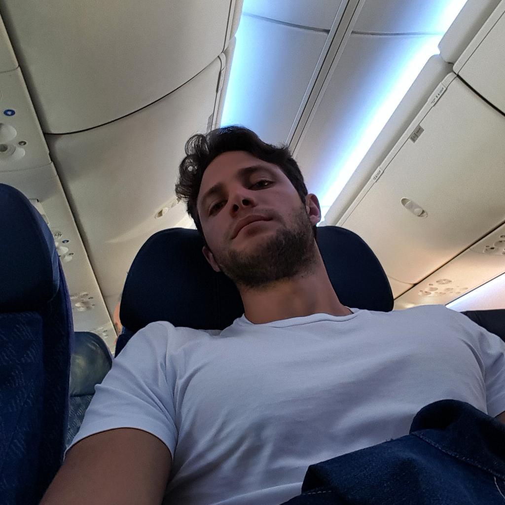 EVACoronelita's tweet image. "@gabrielcoronel: Aqui voy otra vez.. #Anotherflight #Segundodeldia http://t.co/F2SNSPiNSh"