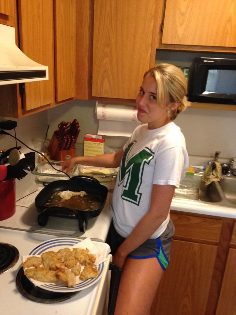 Devin_1768's tweet photo. When you bring a mess of fish home to a hell of a cook 👌 @LaceeJo23 http://t.co/zp6gmmiscI