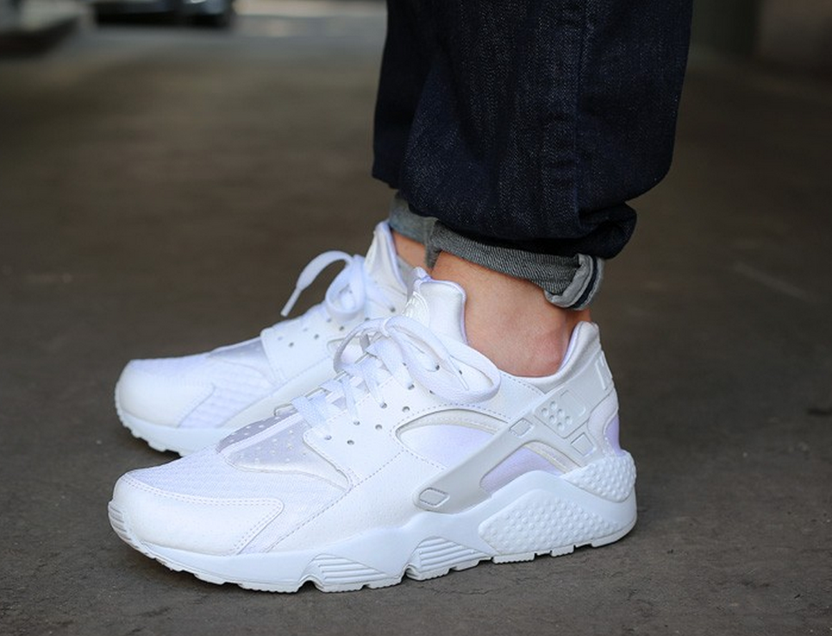 nike air huarache triple white