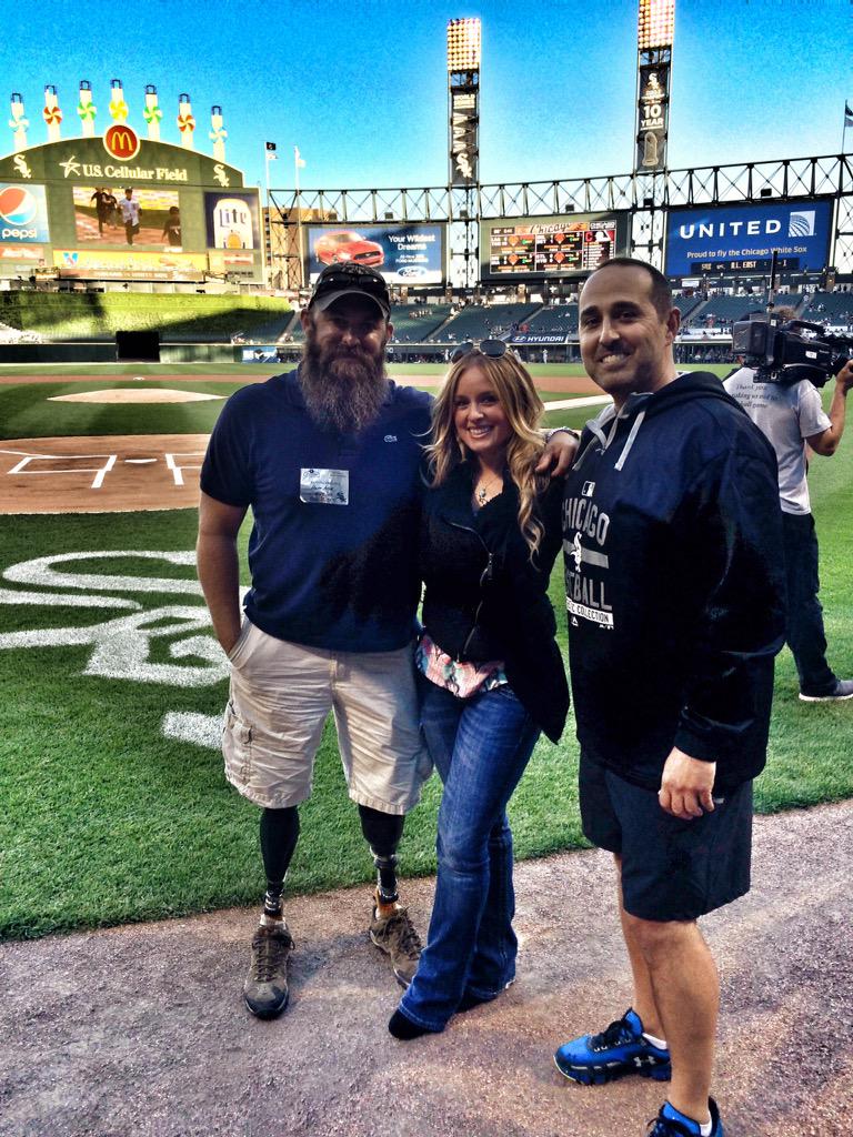 KristyTitus's tweet photo. Thank you @e3laroche for VIP treatment today w @rickcarone & @pennant_s #MLB #leftyvsrighty #whitesox #playball http://t.co/rxe64bezaV