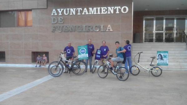 fuengirolasipu's tweet photo. Nuestro equipo d megafonìa móvil nos permite ser oídos en la misma puerta del Ayto. ademas gastar 0 euros en gasolina http://t.co/WNEPSHorZb