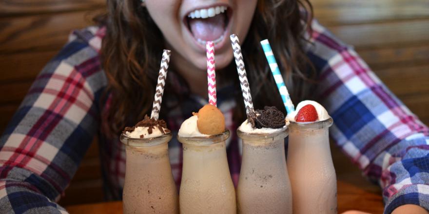 Outback's tweet photo. We're just so pretty #MiniMilkshakes #MusicMonday http://t.co/WDqa9FPaDd