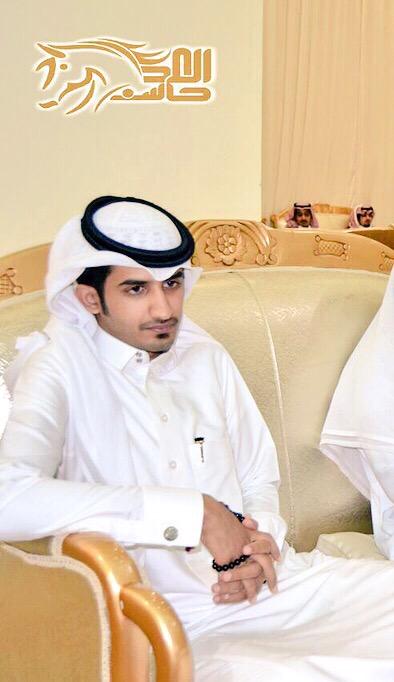 المنشد / عبدالعزيز الذيابي 
@aziz_altheabi 

تشرفت بحضورك وابيض وجه يالامير 🌹