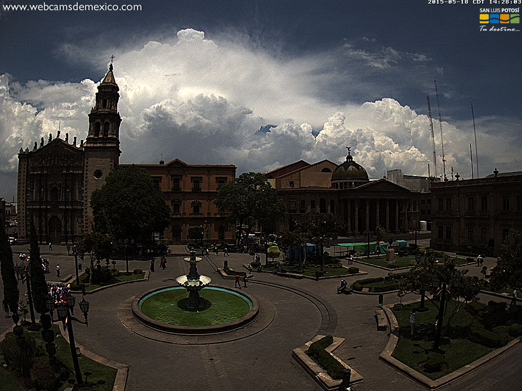 webcamsdemexico's tweet photo. Espectacular nube apareciendo ahora en el cielo de #SanLuisPotosí #SLP http://t.co/XqpG2Fbagi