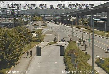 pmocek's tweet image. SDOT cams show some bike cops moving in around 12:35: #YouShellNotPass #SeattleVsShell #TweetSmart