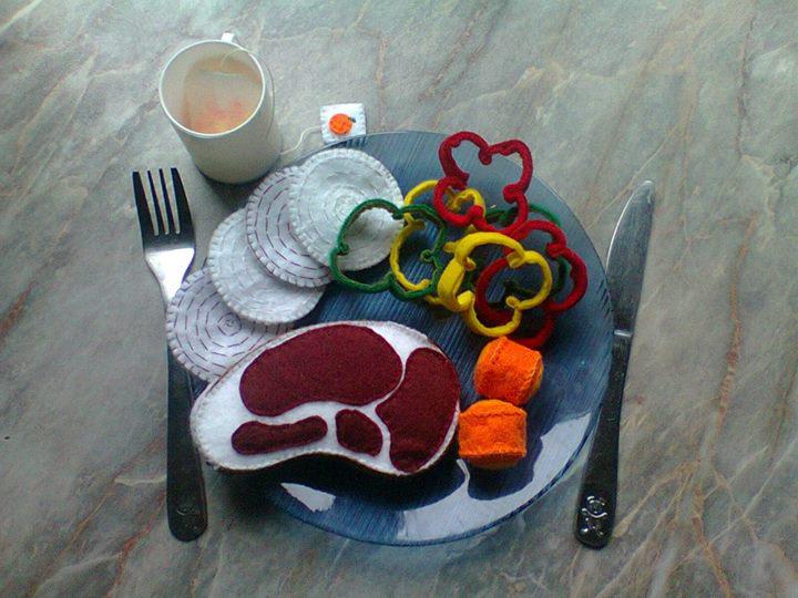 HandmadeLT's tweet image. What are you having for #dinner tonight? :) handmadelithuania.ch/shop/felt-fanc… #felt #handmade #crafts