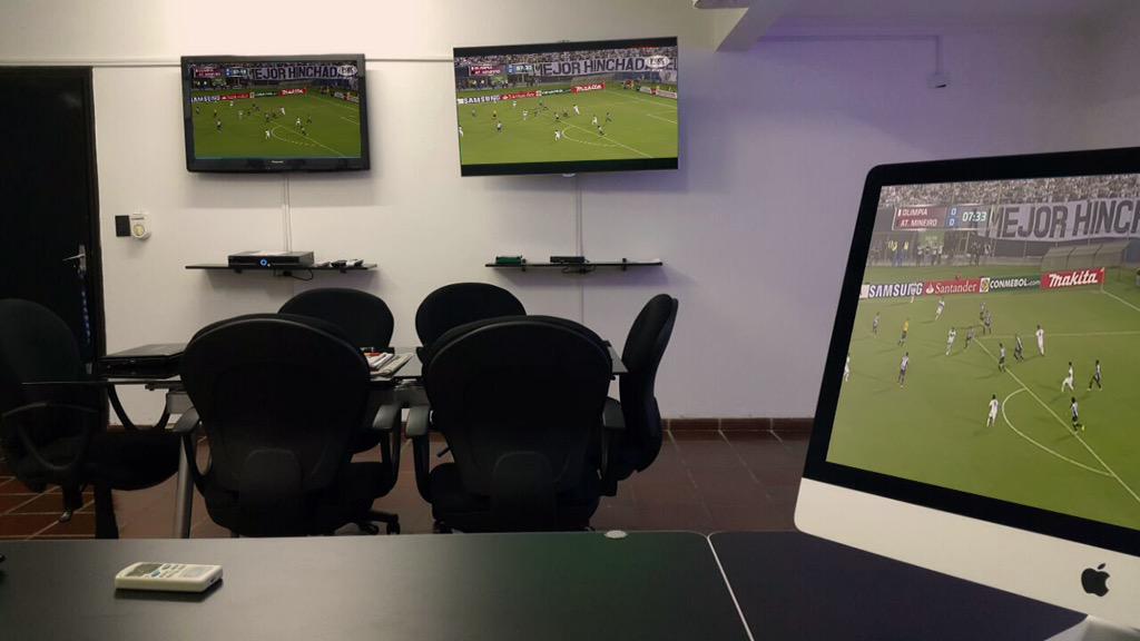 elClubOlimpia's tweet photo. La nueva Sala de Tecnología y Análisis Técnico inaugurada en Villa Olimpia por el Depto de Fútbol. #OlimpiaDePrimera http://t.co/NbQW9nvtTK