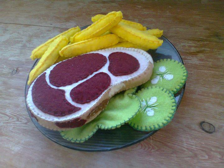 HandmadeLT's tweet image. What are you having for #dinner tonight? :) handmadelithuania.ch/shop/felt-fanc… #felt #handmade #crafts