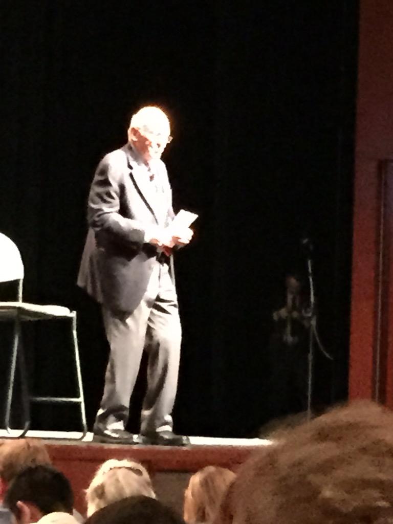 PeterTuybens's tweet photo. KenBlanchard live #ATD2015 #VOVATD15 #acerta on servant leadership: "you need a reason to serve: vision, clear goals" http://t.co/XVJzaaIQUK