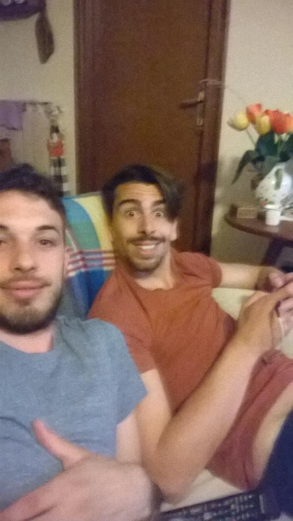 DavidInsane_'s tweet photo. #brothers ! http://t.co/UKc9c8u4Y0