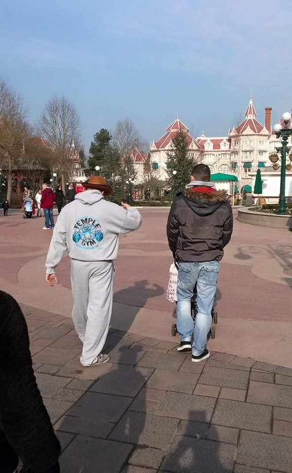 keithfarrell85's tweet photo. @Dorian_Yates .representing. take my hoodie everywhere even to disneyland ha ha http://t.co/Lm4aP8yELJ