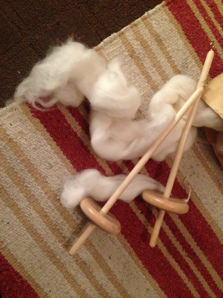 sherd_nerd's tweet photo. I have a bag of wool and these sticks, thread needs to happen but how ? #ancientworldproblems http://t.co/HZdNbahbw9