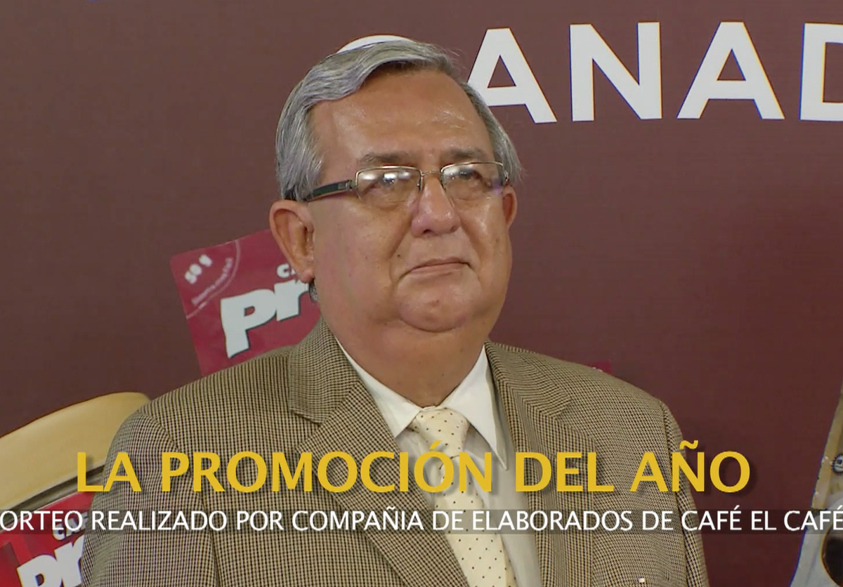 ELCAFE_EC's tweet photo. Una vez más nos acompaña el Notario No. 38, Ab. Alfredo Parra. http://t.co/hHzUnSpko3