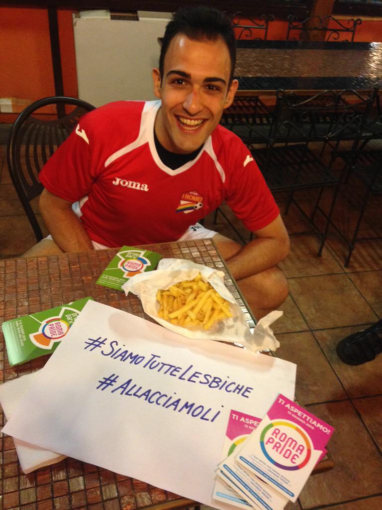 italiangaymes's tweet photo. Lotta insieme a noi #OmofobiaStop #siamotuttelesbiche #allacciamoli #paddypoweritalia #gaycs #italiangaymes http://t.co/GrIotXtisY